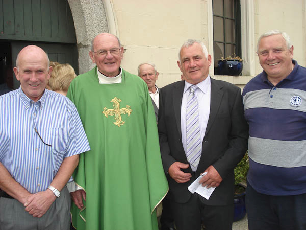 1-fr-travers-with-members-of-the-altar-server-group-from-his-first-mass-in-1962